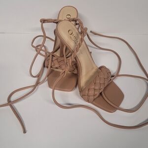 Olivia Jaymes 6.5 Strappy Lace Tie Up Sandals Beige New Without Tags
